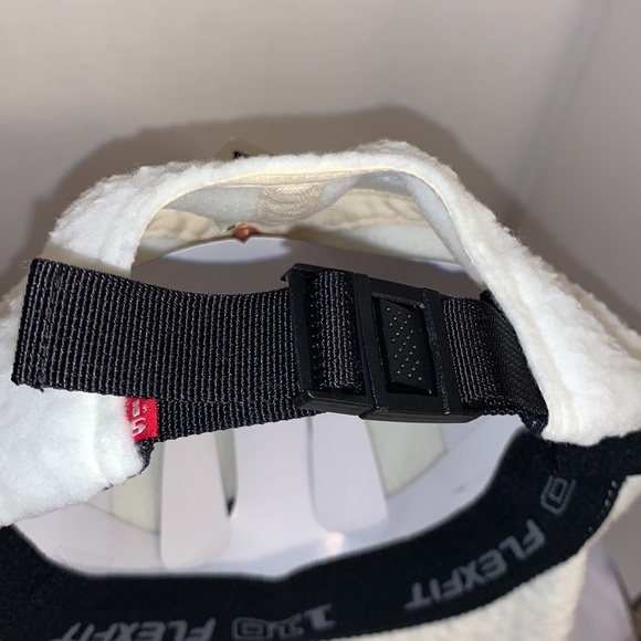 Levi’s fuzzy sherpa baseball hat - Picture 5 of 8